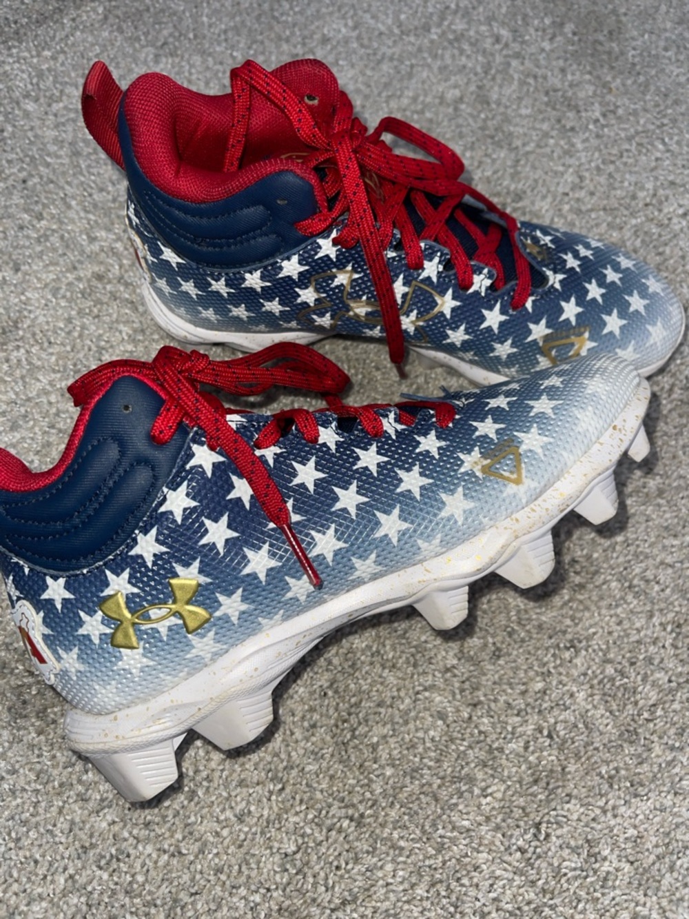 Near perfect condition! Under Armour Youth Spotlight Franchise USA Cleats